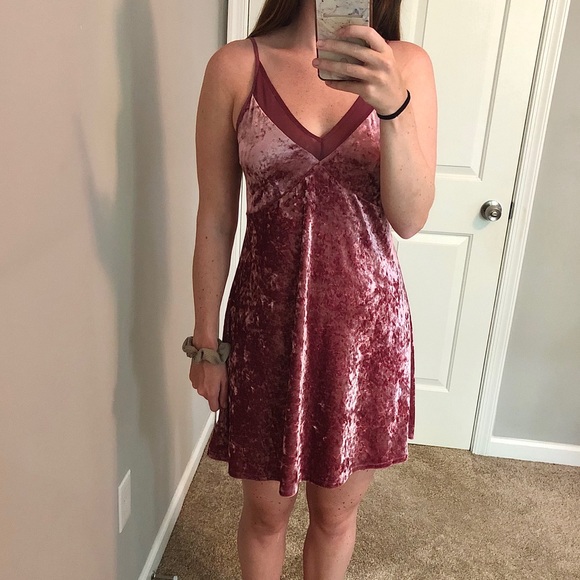 Xhilaration Dresses & Skirts - Velvet Spaghetti Strap Dress